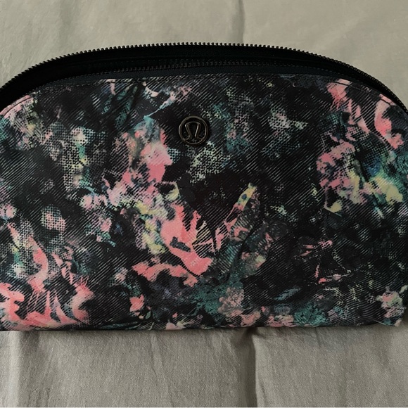 Lululemon Sun Up Sun Down Pouch *2.5L - Picture 2 of 6